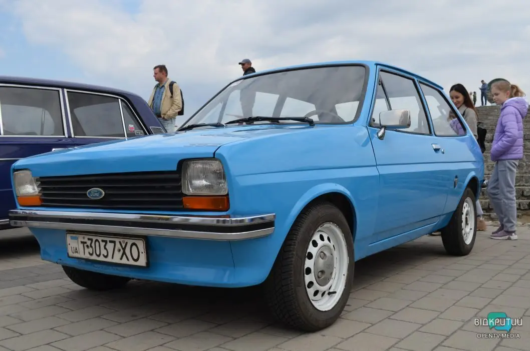 У Дніпрі пройшов показ ретро-авто та пробіг «За Фігурами-4»