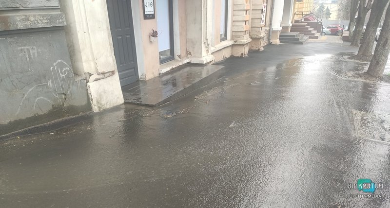 В одному з будинків у середмісті Дніпра прорвало каналізацію