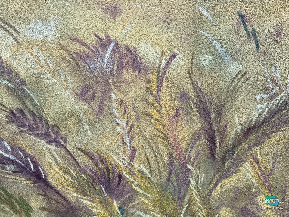 Рядки Шевченка та «тракторні війська»: у Дніпрі з'явився патріотичний стінопис (Фото) - рис. 9