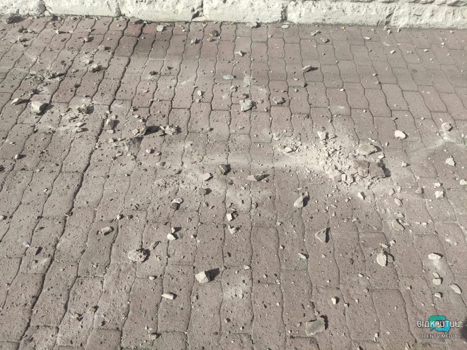 В центре Днепра осыпается фасад дома (Фото) - рис. 1