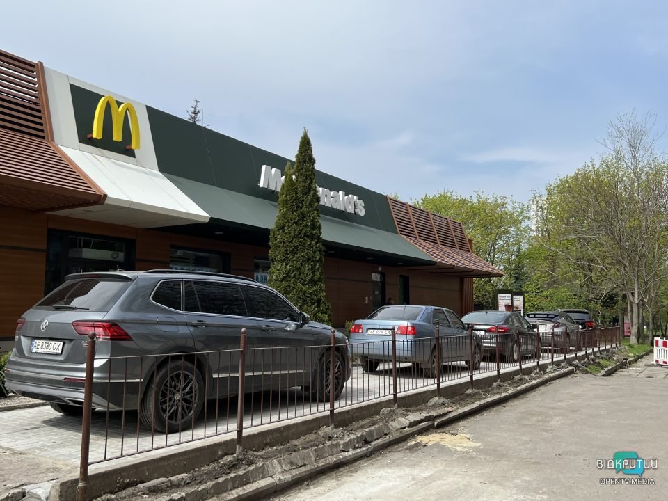 Ускладнення руху та шалені черги: що відбувається у McDonald’s Дніпра