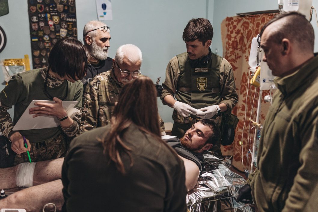 Медики днепровской 93-й ОМБр “Холодный Яр” показали, как спасают раненых бойцов
