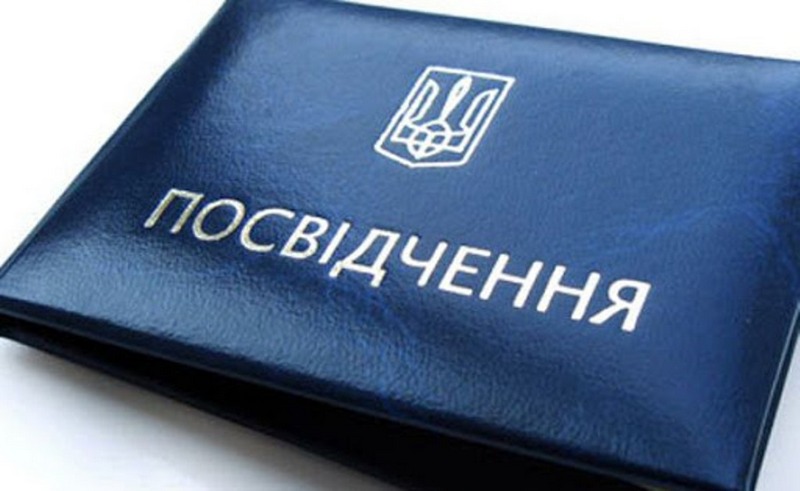 В Україні депутати місцевих рад масово складають мандати через нові заборони