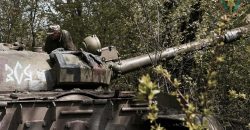 Затрофеїли раритет: криворізькі бійці захопили танк рашистів Т-62 - рис. 2