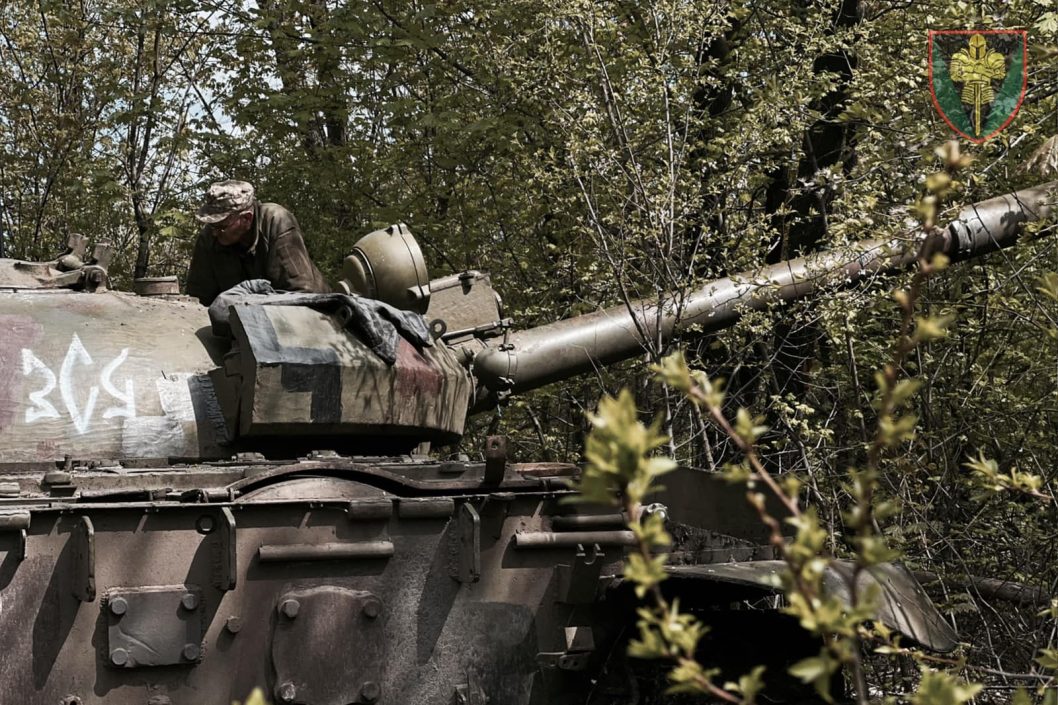 Затрофеїли раритет: криворізькі танкісти захопили танк рашистів Т-62