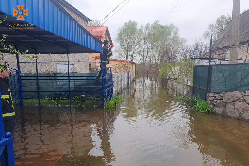 На Дніпропетровщині затопило приватні будинки: ситуація станом на вечір 15 квітня