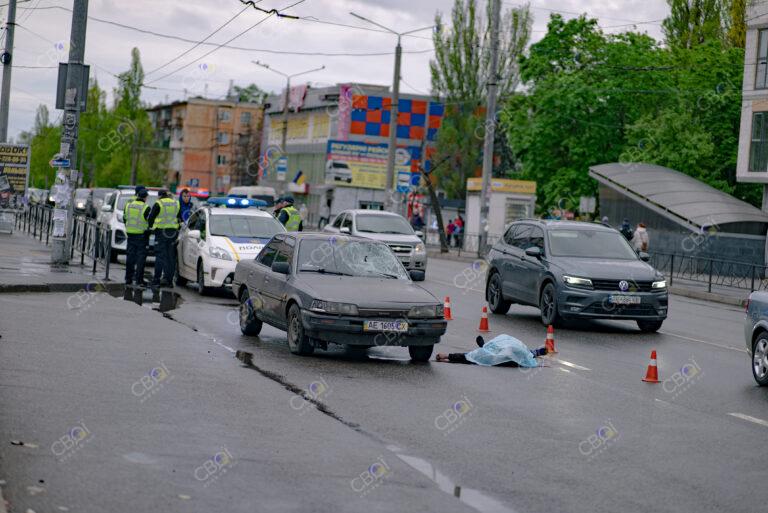 Переходил дорогу в неустановленном месте: в Кривом Роге автомобиль насмерть сбил мужчину - рис. 1