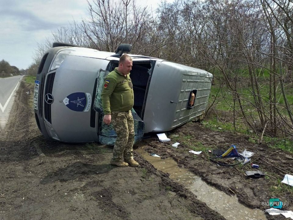 Потрібна допомога: дніпровські волонтери збирають гроші на ремонт авто
