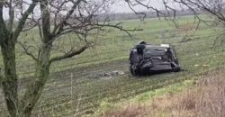 BMW врезался в отбойник и перекинулся: подробности смертельного ДТП на трассе Днепр-Павлоград - рис. 1