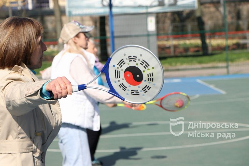 У Дніпрі стартували заняття на свіжому повітрі для учасників Університету третього віку