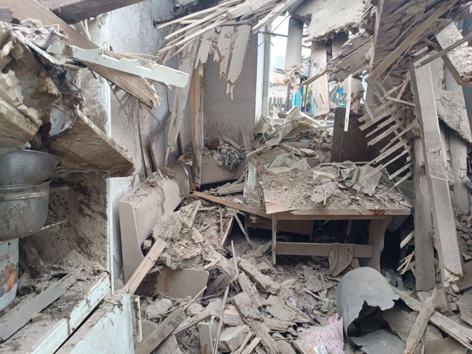 Російські терористи обстріляли житлові будинки у Нікополі: є постраждалі - рис. 3