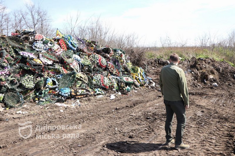 Понад 4 000 тонн сміття з початку квітня було вивезено з кладовищ Дніпра