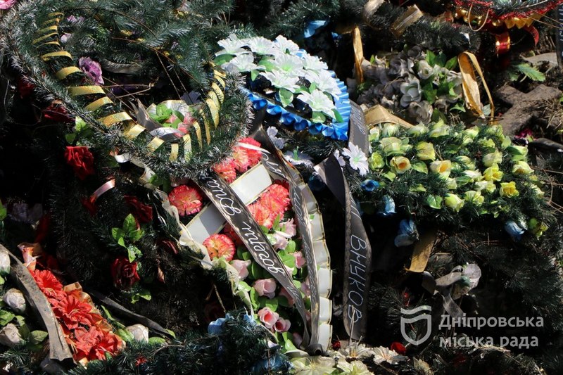 Понад 4 000 тонн сміття з початку квітня було вивезено з кладовищ Дніпра