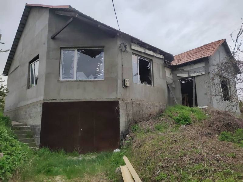 В результате обстрела Никопольщины со стороны российских оккупантов пострадал 42-летний местный житель - рис. 1