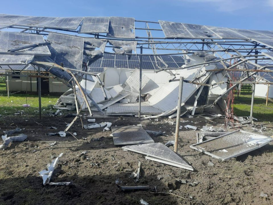 Російські окупанти обстріляли підприємство та житлові будинки на Нікопольщині - рис. 1