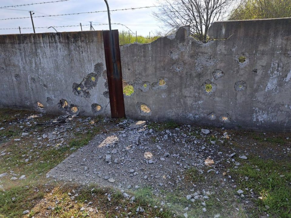 Российские оккупанты обстреляли предприятие и жилые дома на Никопольщине - рис. 4