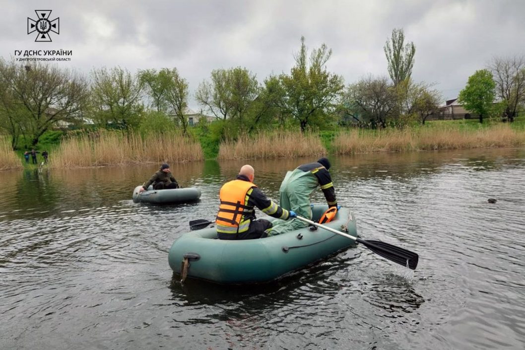 На Дніпропетровщині рятувальники витягли з річки тіло чоловіка - рис. 2