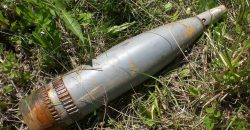 В Днепре прохожие посреди улицы обнаружили артиллерийский снаряд - рис. 1