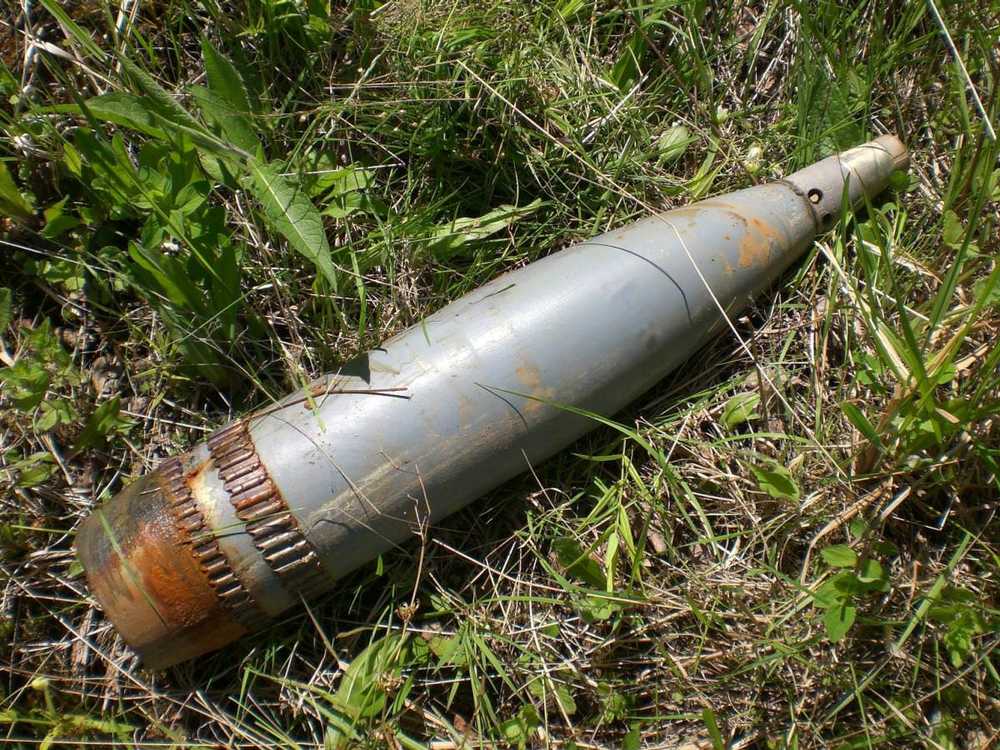 В Днепре прохожие посреди улицы обнаружили артиллерийский снаряд - рис. 2