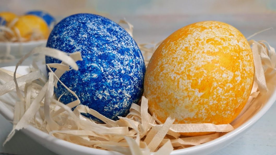 Топ-5 легких способів пофарбувати великодні яйця