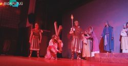 «Він живий»: У Дніпрі показали музично-театральну виставу за християнськими мотивами