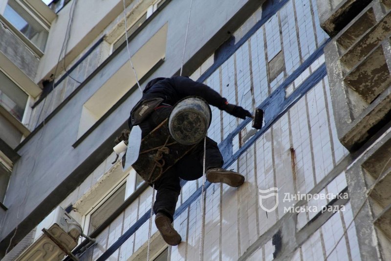 Міжпанельні шви, покрівля:  у Дніпрі продовжують ремонтувати житловий фонд