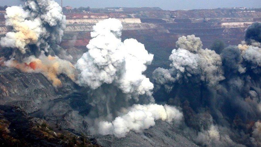 У Кривому Розі впродовж дня лунатимуть вибухи: причина - рис. 1