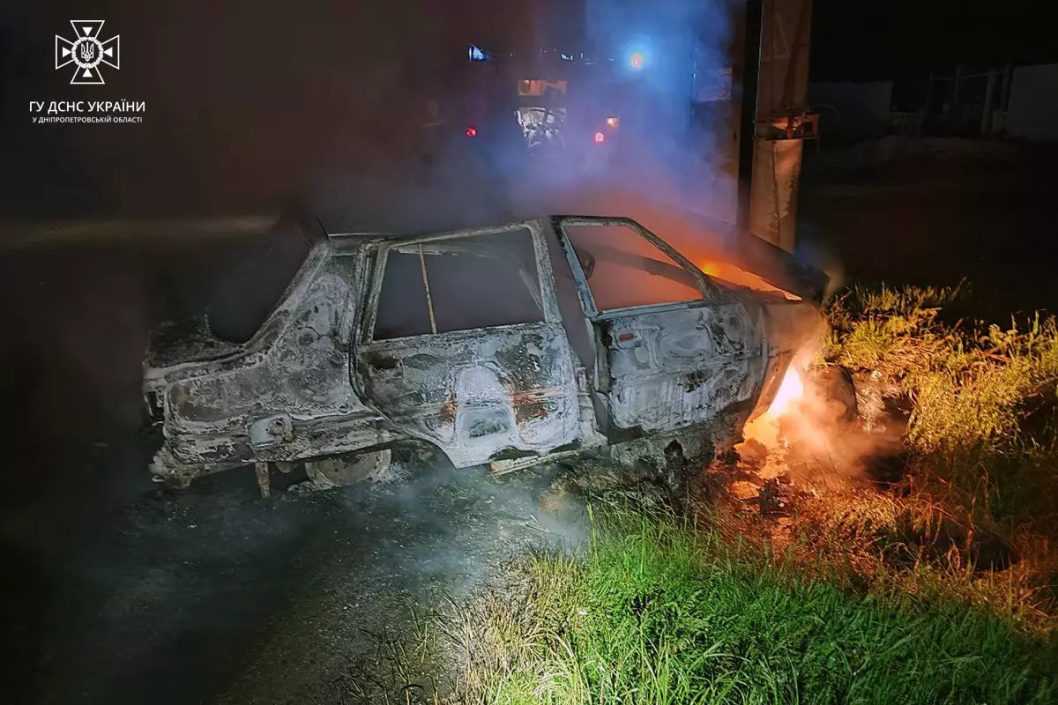 Автівка згоріла вщент: подробиці смертельної аварії на Новопокровській у Дніпрі - рис. 1