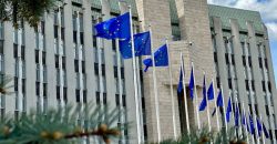 Дніпро приєднався до відзначення Дня Європи: перед мерією на флагштоках майорять прапори ЄС - рис. 1