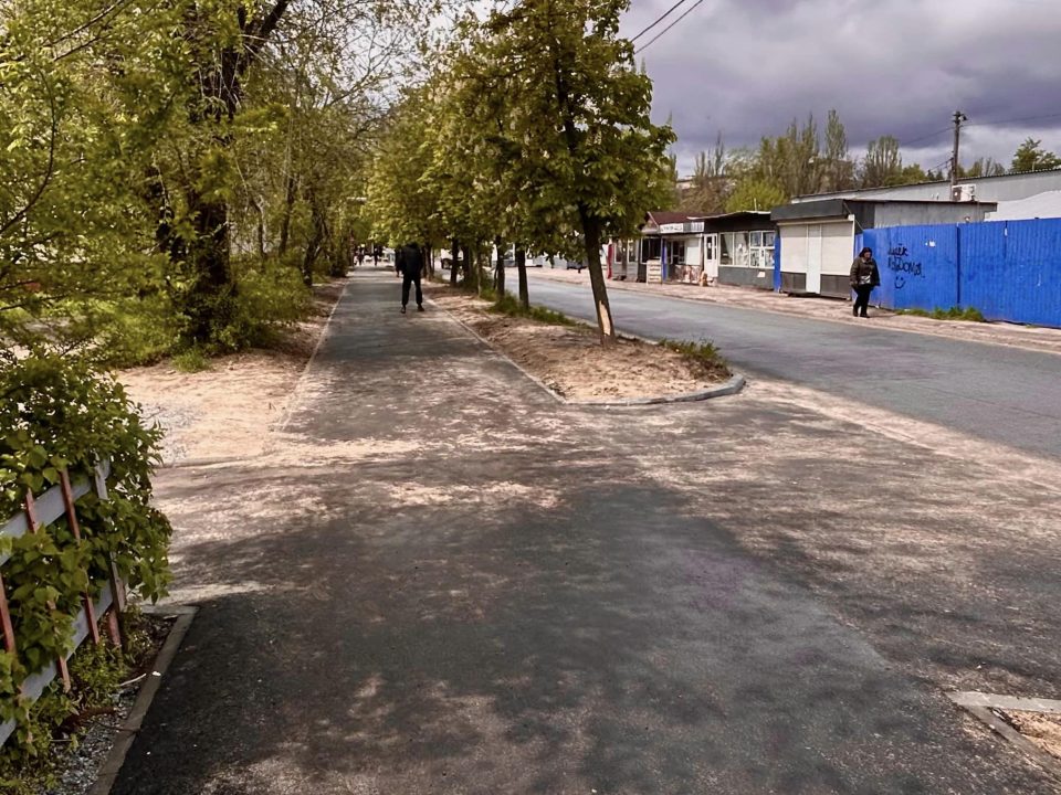 В Днепре по улице Батумской сделали безбарьерный тротуар - рис. 2