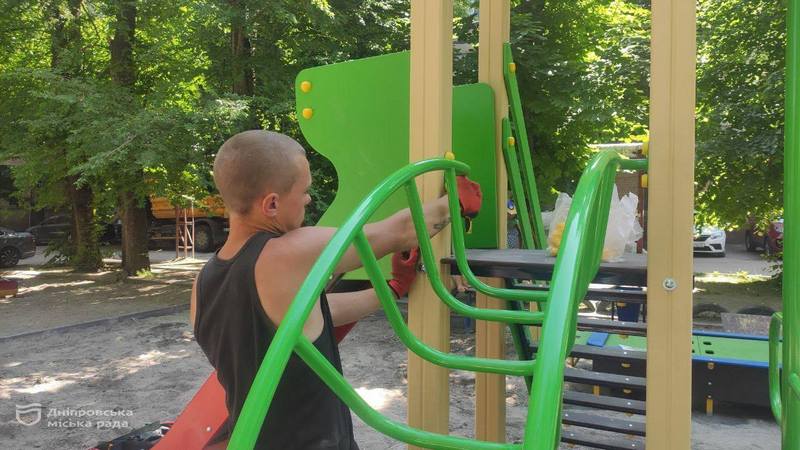 Как в Днепре проходят работы по расширению спортивных направлений в УТВ, ремонтам детских и спортивных площадок - рис. 9