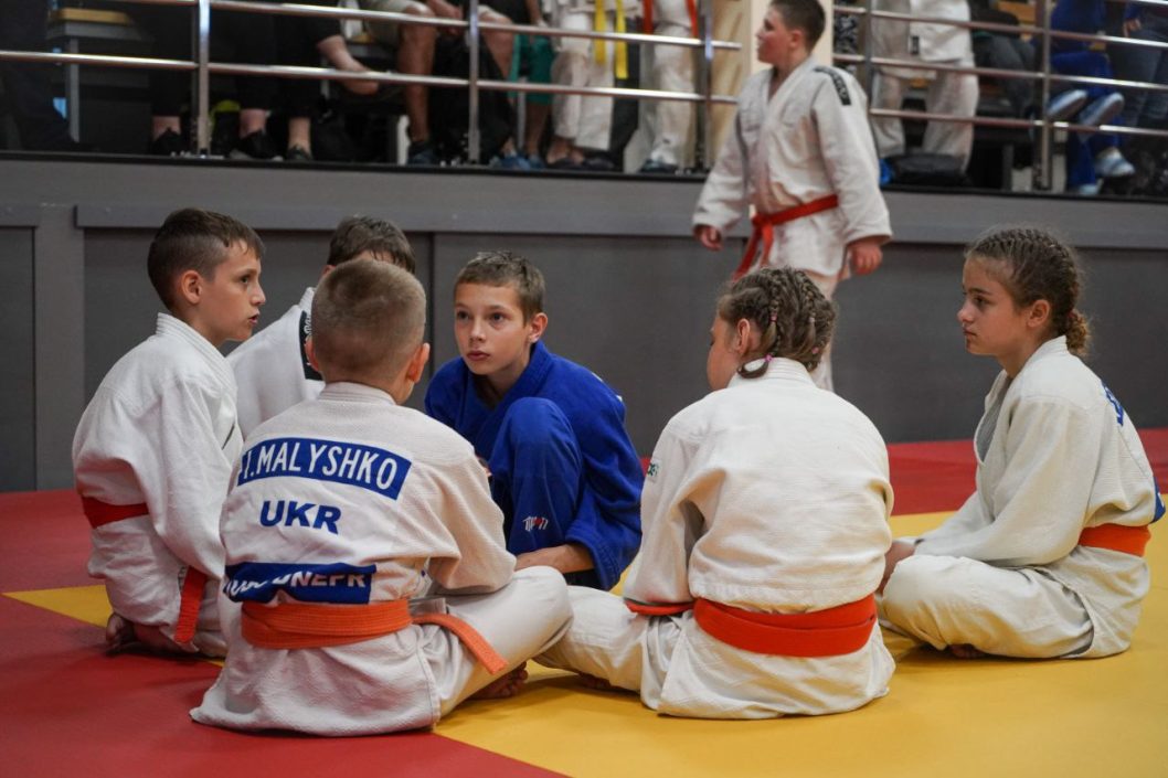 Рекордное количество участников: в Днепре прошел III этап Детской Лиги дзюдо - рис. 1