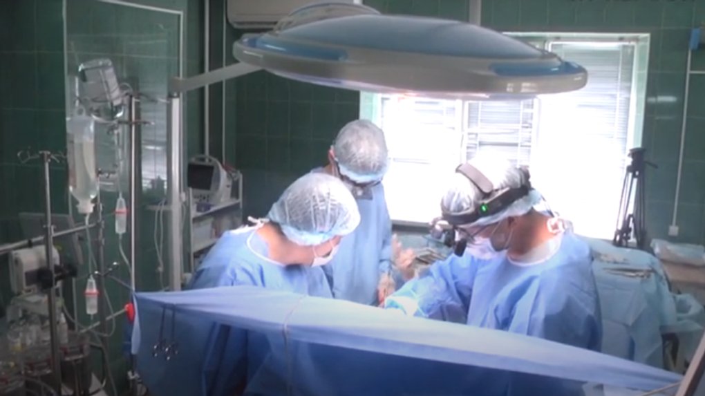 Подорвался на вражеской мине: в Кривом Роге спасают парня из Херсонщины - рис. 1