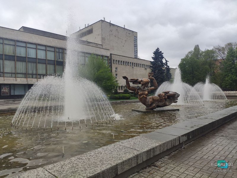 У Дніпрі запустили в роботу міські фонтани (Фото)
