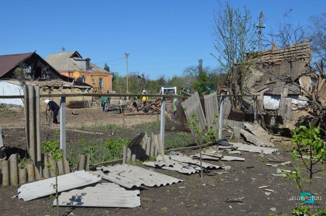 Поврежденные дома и разрушенные жизни: последствия ракетных ударов по частному сектору в Павлограде - рис. 15