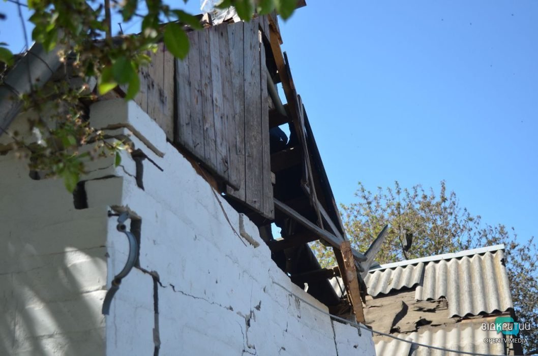 Поврежденные дома и разрушенные жизни: последствия ракетных ударов по частному сектору в Павлограде - рис. 14