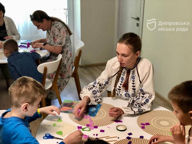 Гра «Сокіл» («Джура»), майстер-клас для дітей у шелтері для ВПО: інспекційний обʼїзд чергової по місту