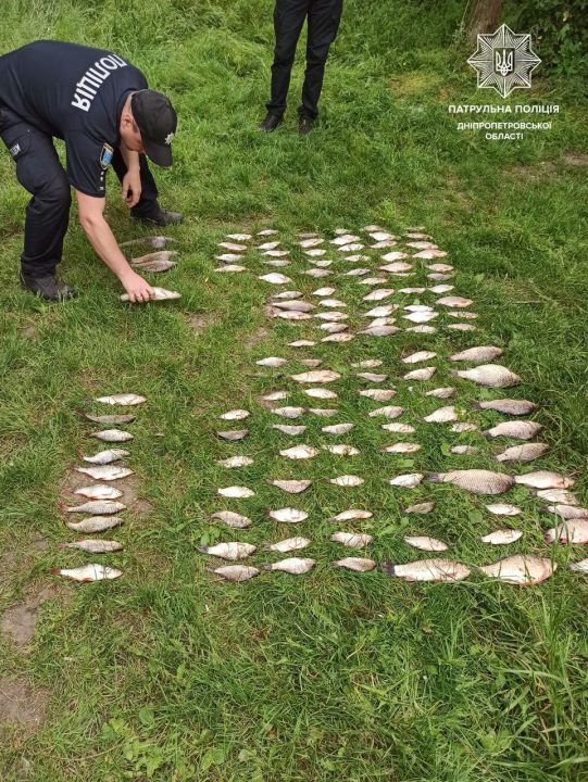 На Дніпропетровщині поліція затримала двох браконьєрів, які виловили риби на 205 тисяч гривень