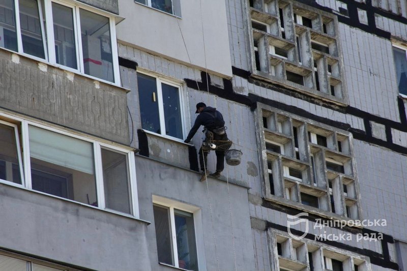 Міжпанельні шви, покрівля:  у Дніпрі продовжують ремонтувати житловий фонд