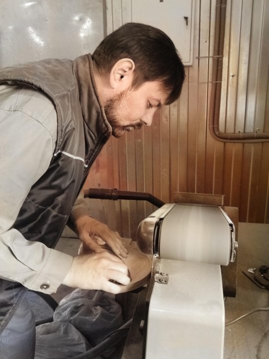 Мастер из Днепра благодаря гранту создал собственную мастерскую домашнего декора