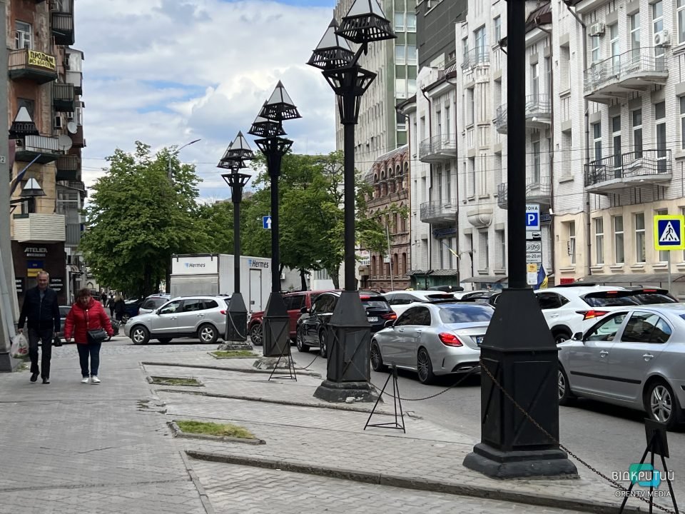 Рух транспорту ускладнено: у середмісті Дніпра зіштовхнулися вантажівка і Subaru - рис. 5
