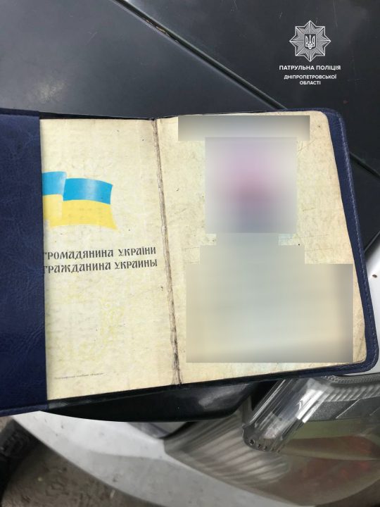 У Дніпрі чоловік пропонував патрульним хабар - рис. 1
