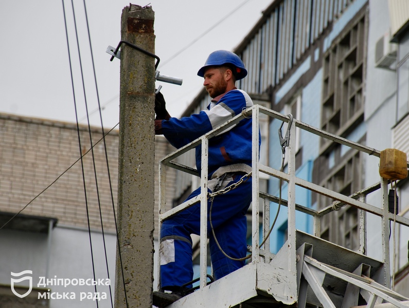 У Дніпрі тривають ремонти доріг, модернізація зовнішнього освітлення: де проводяться роботи