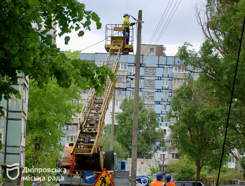 У Дніпрі тривають ремонти доріг, модернізація зовнішнього освітлення: де проводяться роботи