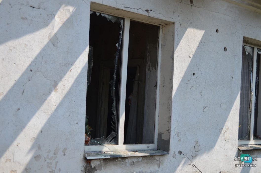 Нарахували близько 18 вибухів: у Дніпрі внаслідок нічної атаки пошкоджені приватні будинки та заправка