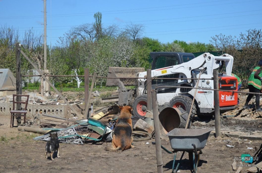 Поврежденные дома и разрушенные жизни: последствия ракетных ударов по частному сектору в Павлограде - рис. 4