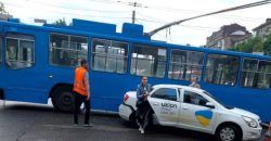 У Дніпрі на перехресті Лесі Українки та вулиці Словацького сталася аварія