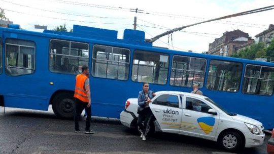 У Дніпрі на перехресті Лесі Українки та вулиці Словацького сталася аварія