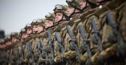 В Україні подовжили військовий стан та мобілізацію