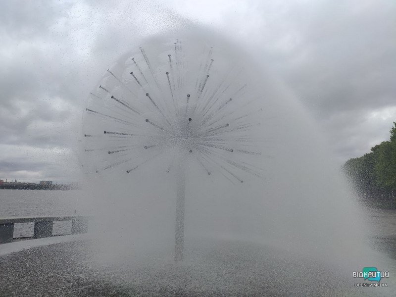 У Дніпрі запустили в роботу міські фонтани (Фото)
